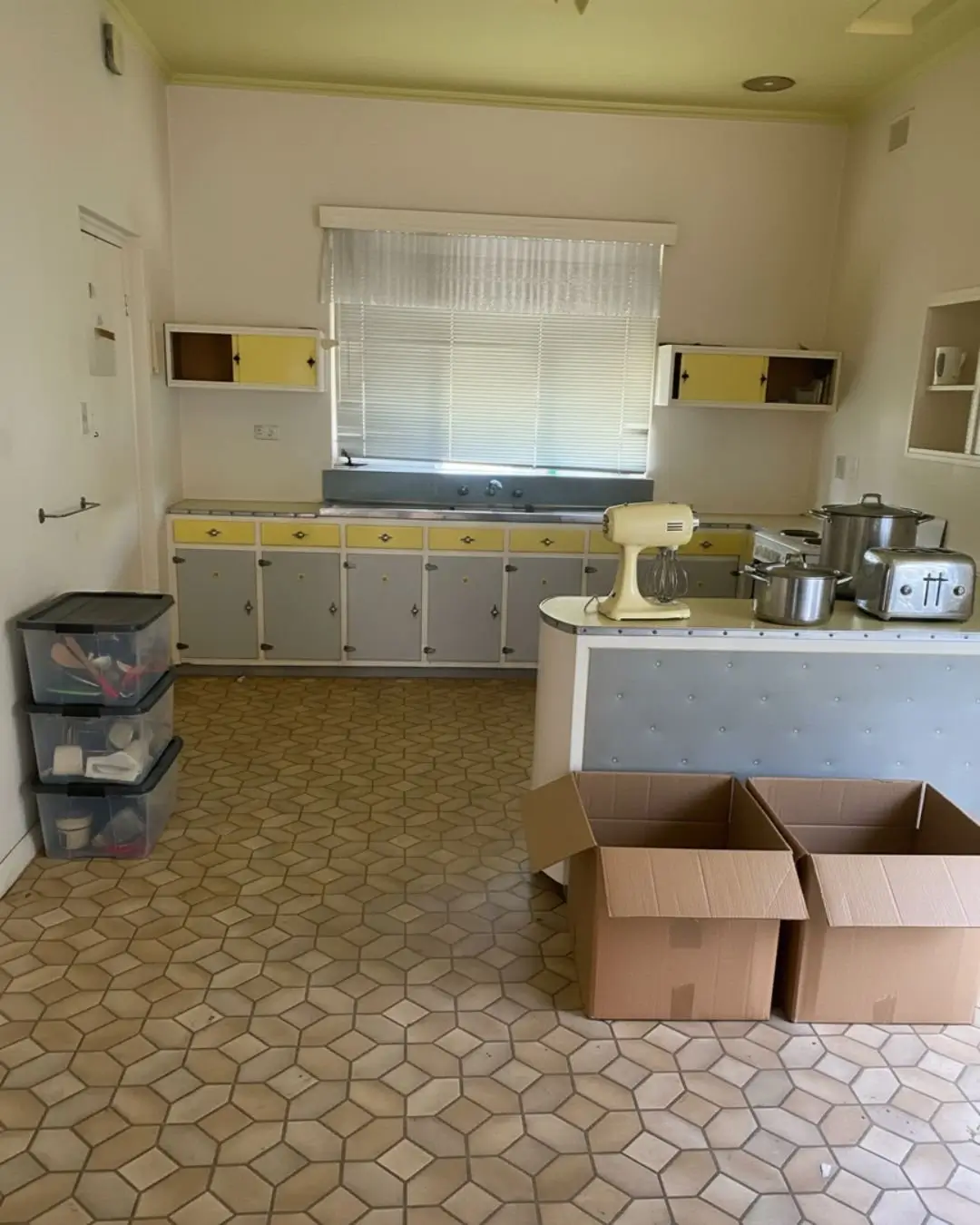 Our Work Deceased Estate Clearance in Richmond kitchen before cleaning