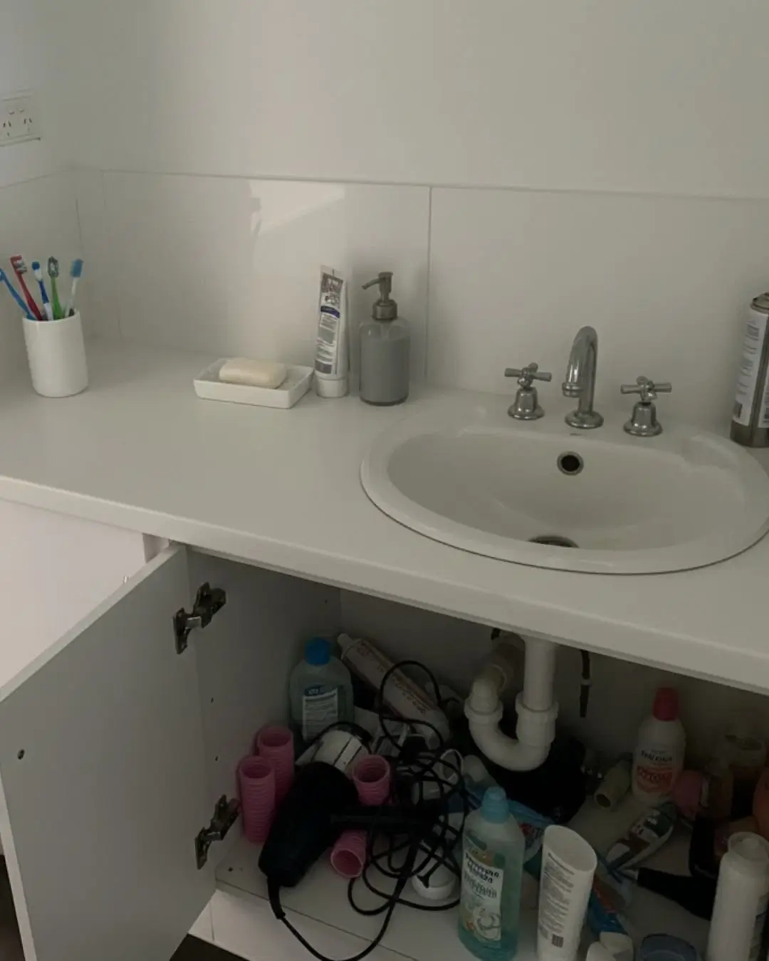 Our Work House Clearance in Sturt bathroom before cleanup